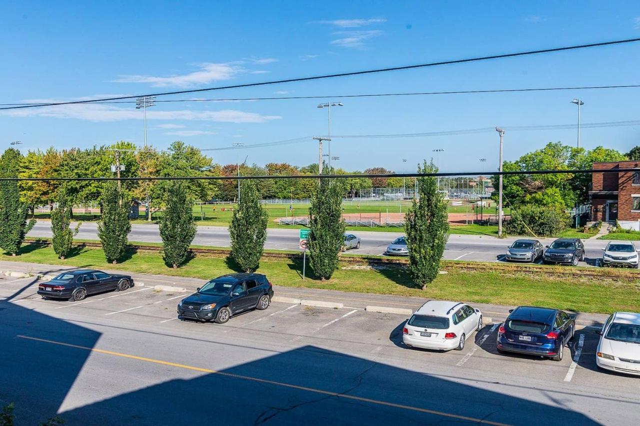 Free Parking In Beautiful Lachine Montréal Buitenkant foto