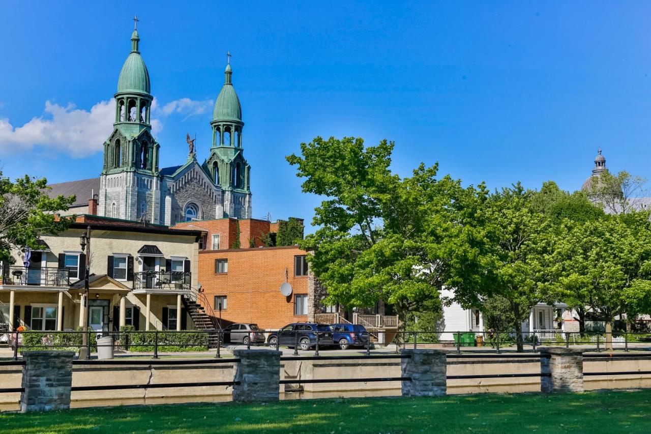 Free Parking In Beautiful Lachine Montréal Buitenkant foto