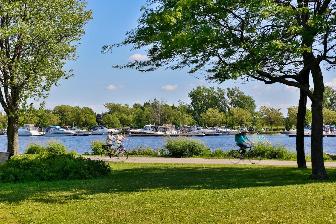 Free Parking In Beautiful Lachine Montréal Buitenkant foto